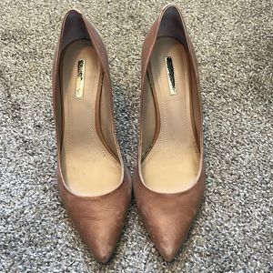 BCBGeneration size 7.5 camel colored pumps